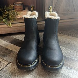 Women’s Dr. Marten boots! (2976 WOMEN'S FAUX FUR LINED CHELSEA BOOTS)